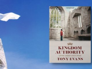 <strong>Your Earthly Problems Have Heavenly Solutions—New From Dr. Tony Evans: <em>Kingdom Authority </em></strong> 